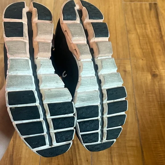 On cloud Running Women's Charcoal and White Athletic Shoes 8.5 - Picture 5 of 6